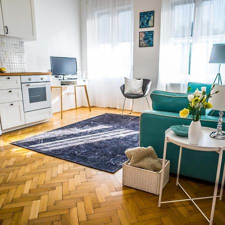 Ybl Apartment City Center Szekesfehervar Bagian luar foto