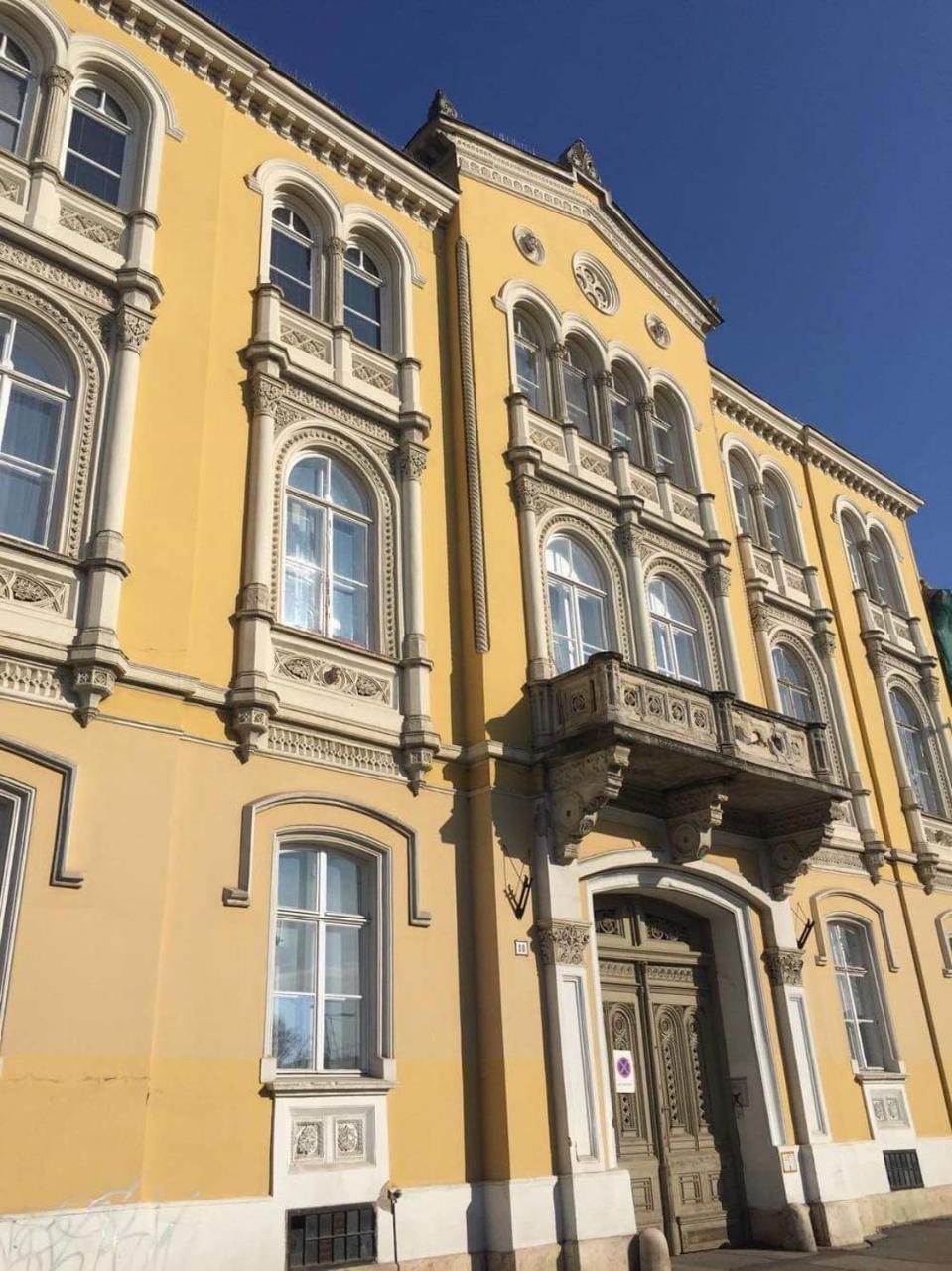 Ybl Apartment City Center Szekesfehervar Bagian luar foto